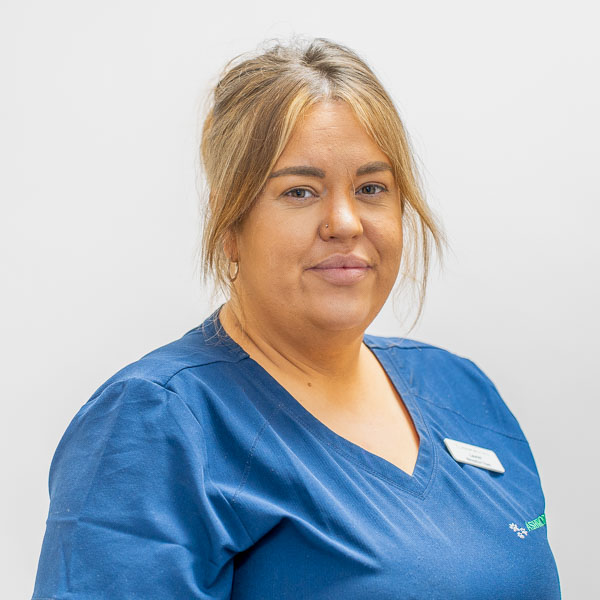 Lauren Huggins - Ashworth Veterinary Group - Portraits (Web) 2026-06