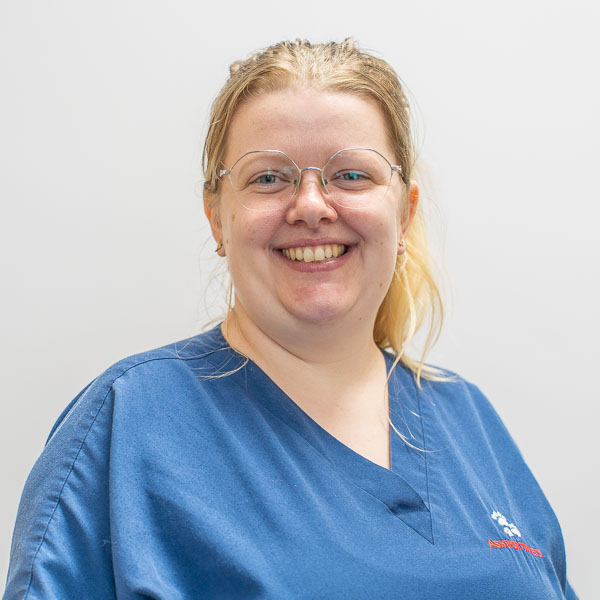Nichole Diaper - Ashworth Veterinary Group - Portraits (Web) 2026-06